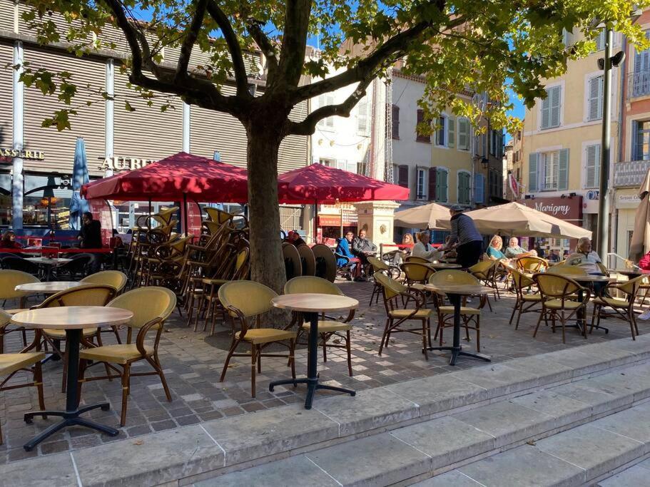 Akropole De Caroline, Central, Lumineux, Calme, Free Parking, Lift, 3 Beds Draguignan Bagian luar foto